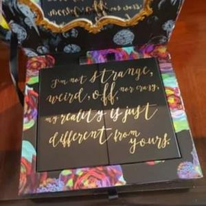 Urban decay alice through the looking glass pallet